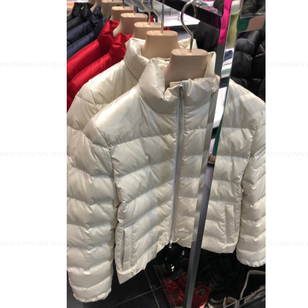 セール【残りわずか】PRADAすっきりダウンジャケット29W149 セール【残りわずか】PRADAすっきりダウンジャケット29W149