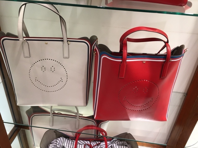 アニヤ★(セールで日本完売)選べる2色スマイリースポーツTote