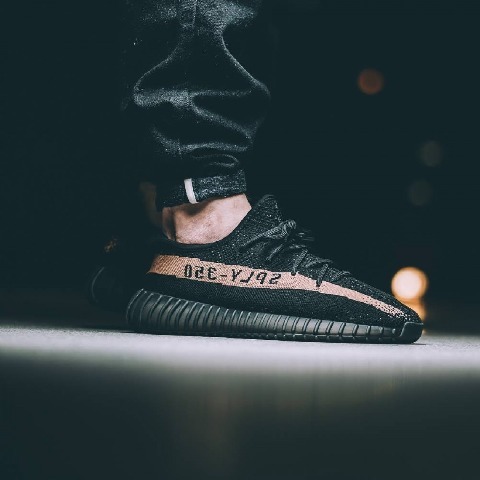 【入手困難】adidas x Kanye West YEEZY BOOST 350 V2 新作★ Adidas Yeezy Boost 350 V2 Bone 2022 Kanye West (HQ6316