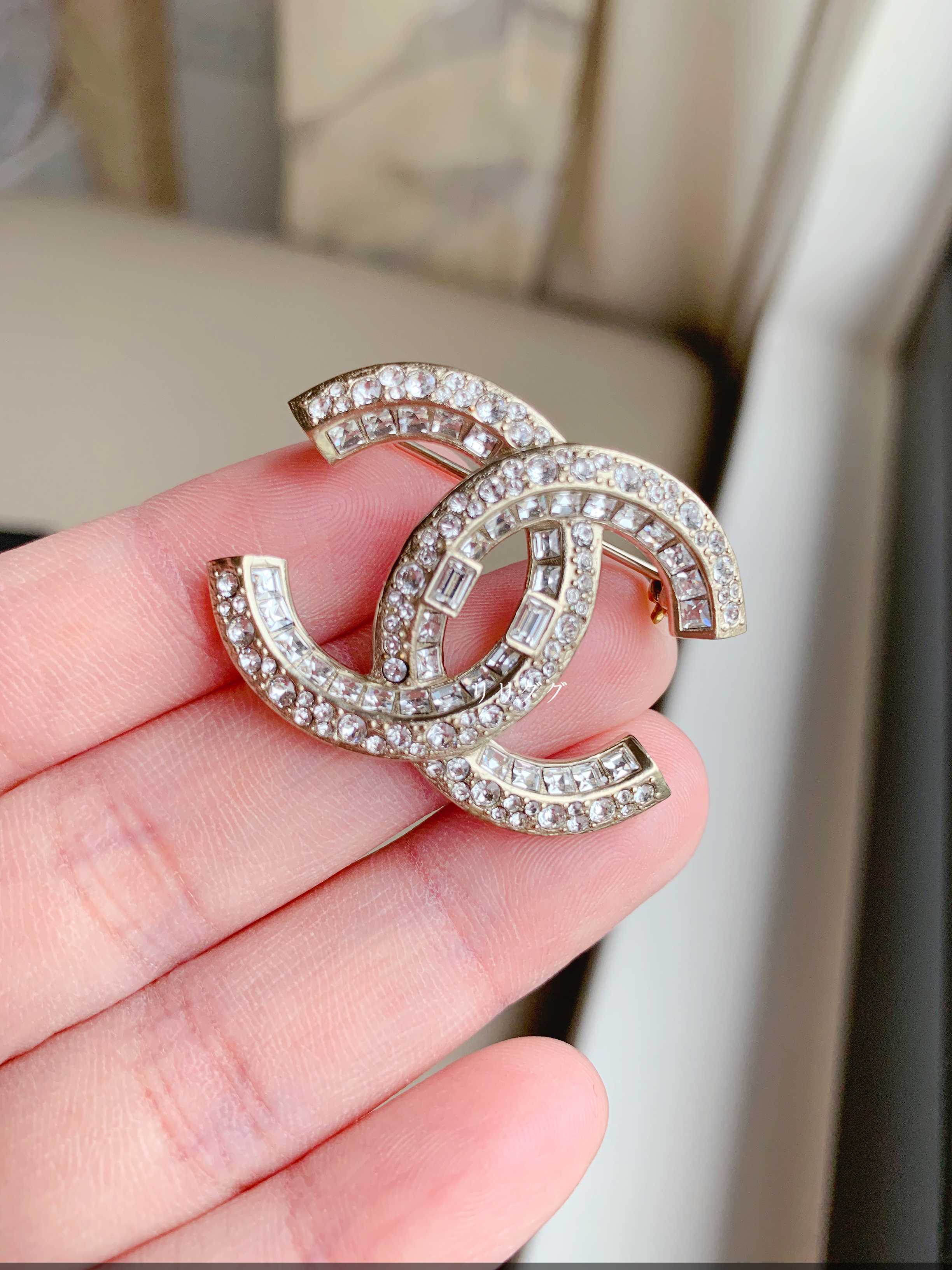 シャネル)A97649☆CCマーク ブローチ☆キラキラ (CHANEL