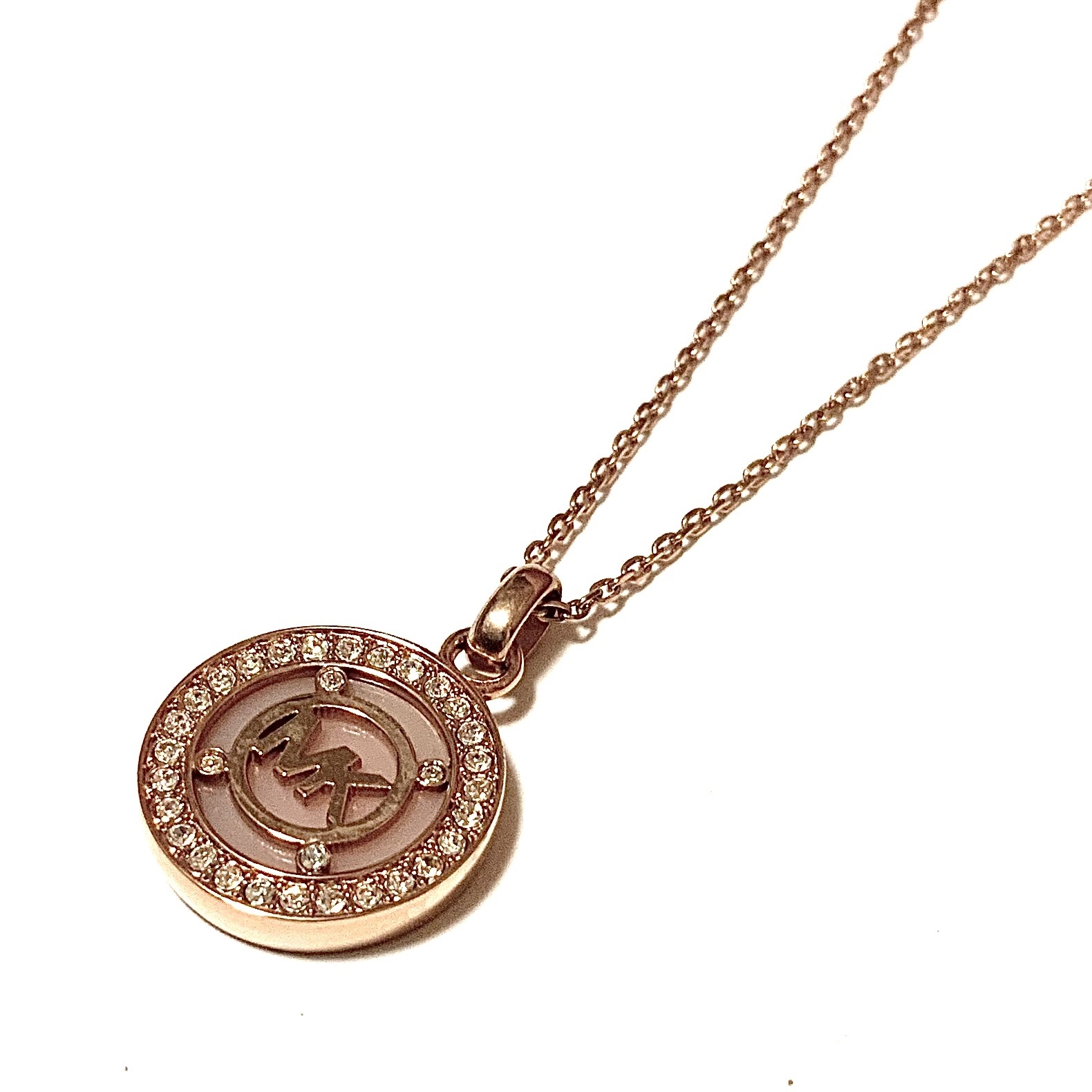 【ギフトにも最適！】Michael Kors 豪華Crystal Logo Pendant