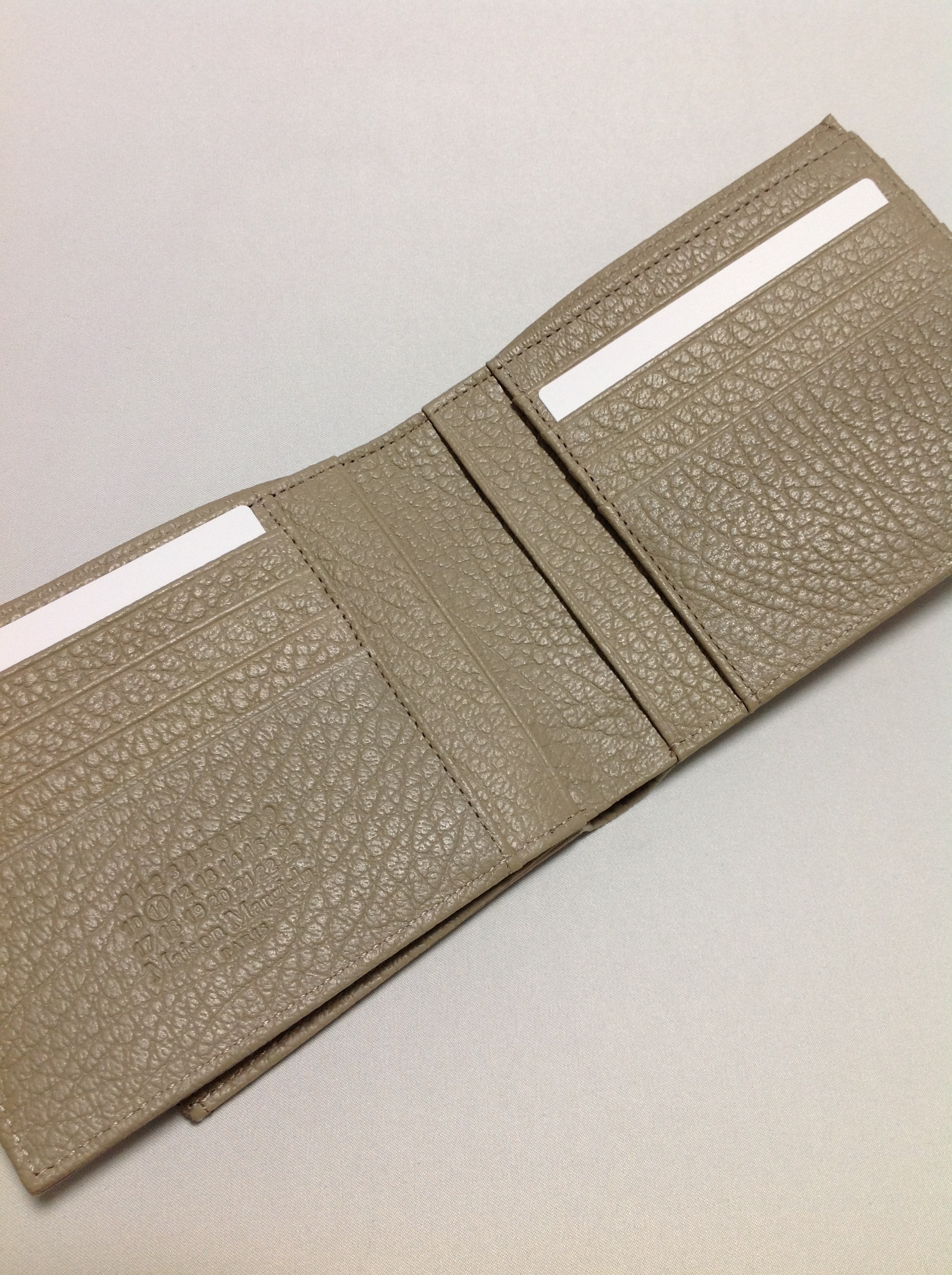 【マルジェラ】セール!レザー 折りたたみ財布 プレゼントに◎ 即発送】大人気△Maison Margiela▽レザー 折りたたみ 財布