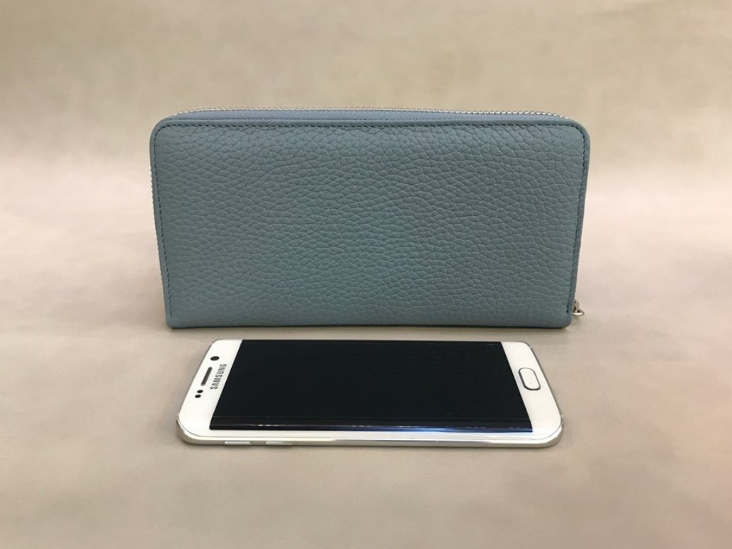 本革 マチがしっかりあるから色々入る人気定番のジッパー長財布