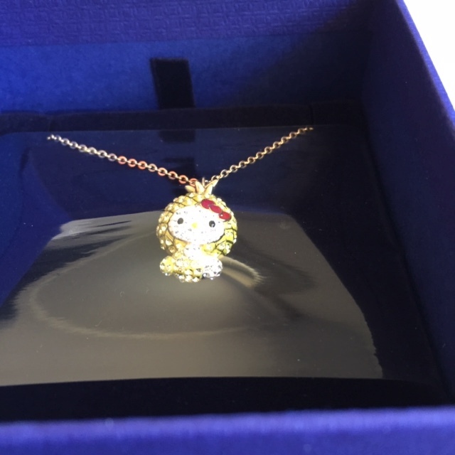 春のコレクション 限定☆SWAROVSKI☆HELLO KITTY☆パイナップル☆キティペンダント アクセサリー