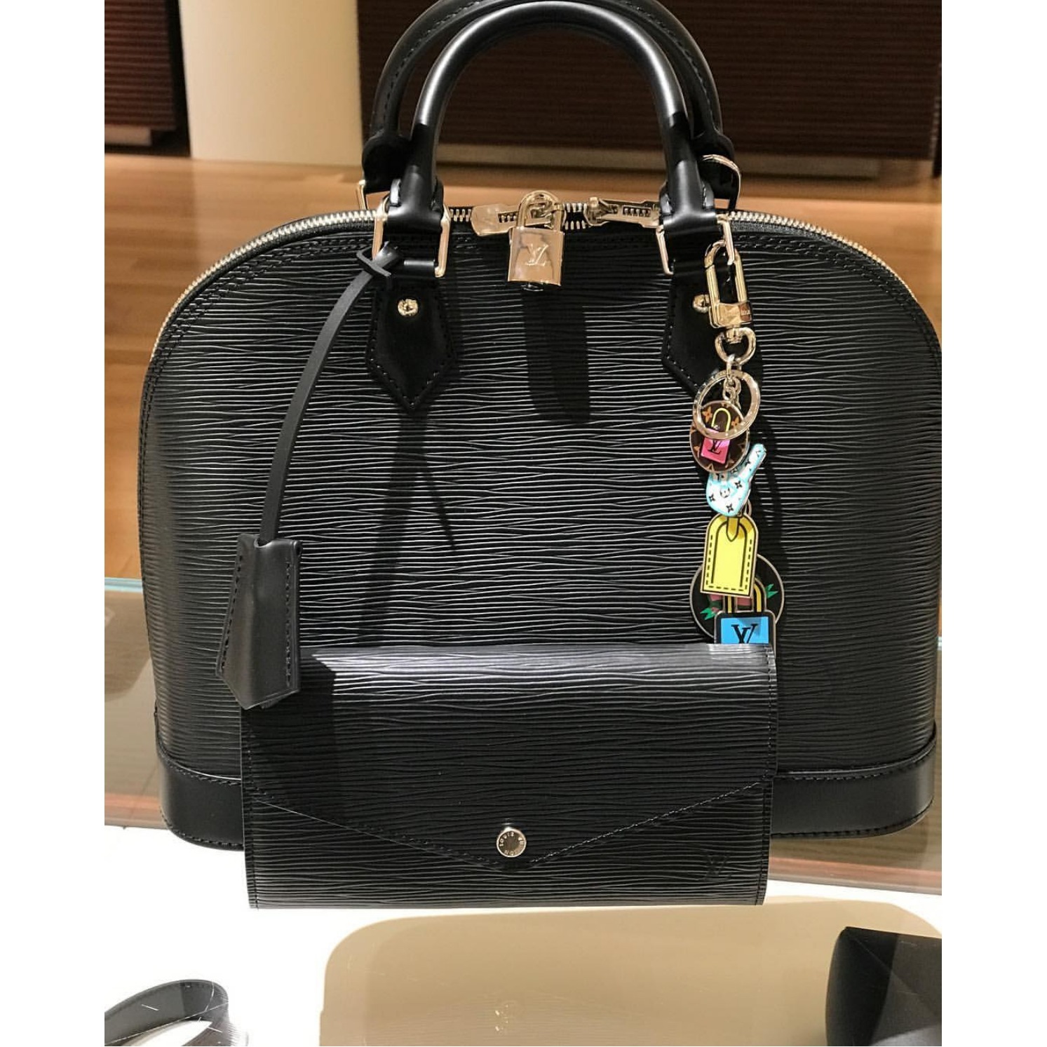 【ヨーロッパ直営店品】ルイヴィトン★アルマ PM エピ・レザー