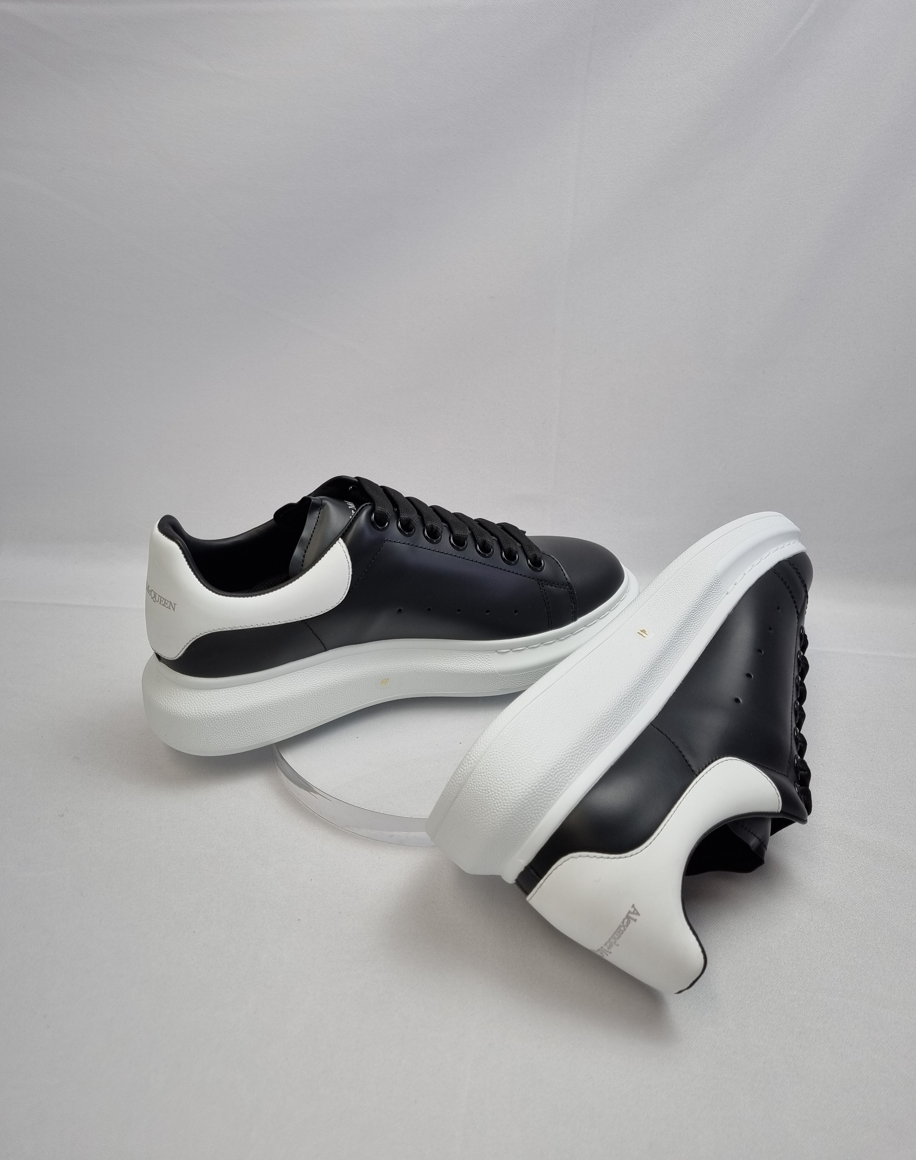 関税負担★人気★【ALEXANDER MCQUEEN】★OVERSOLE SNEAKERS★ 関税負担☆人気☆【ALEXANDER MCQUEEN】☆OVERSOLE SNEAKERS☆
