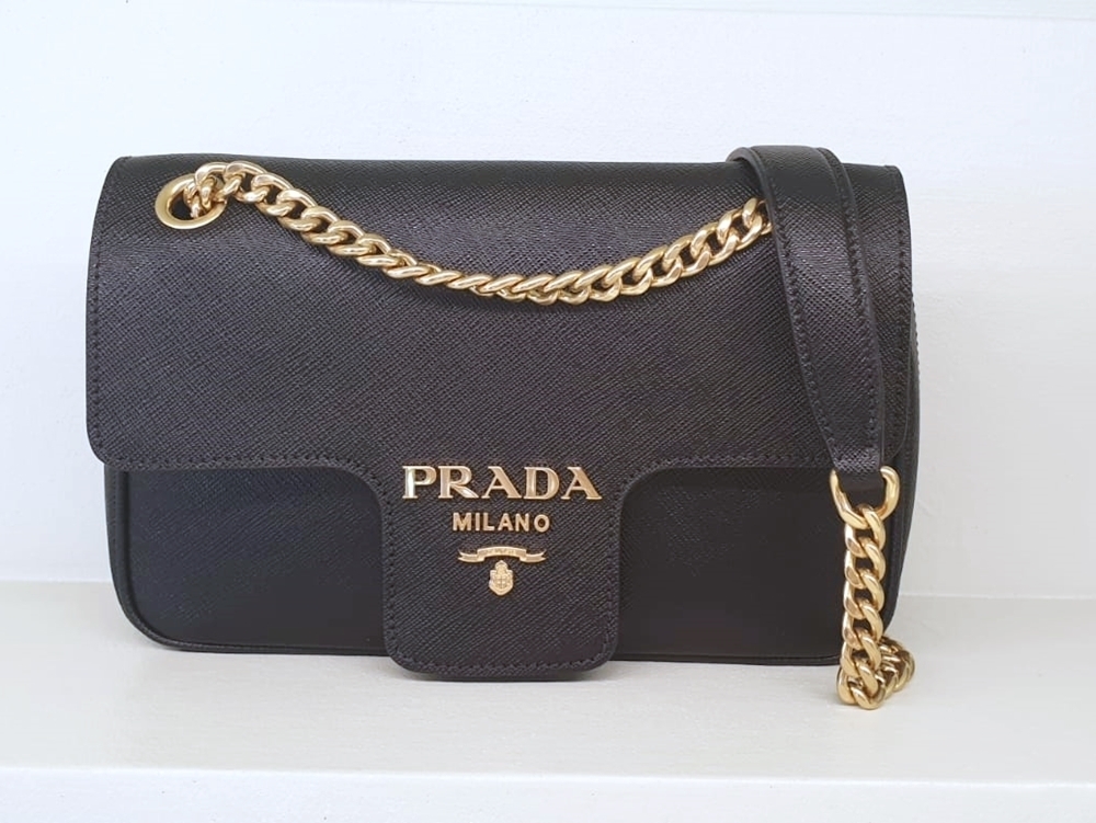 Prada Blue Saffiano Lux Leather Metal Closure Chain Shoulder Bag For Sale  at 1stDibs