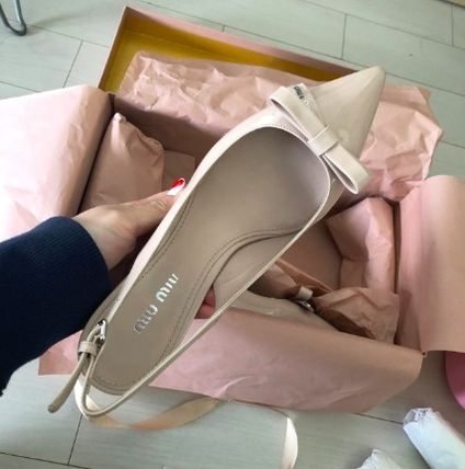 リボンパンプス MiuMiu x 靴・シューズ(レディース) - 海外通販のBUYMA