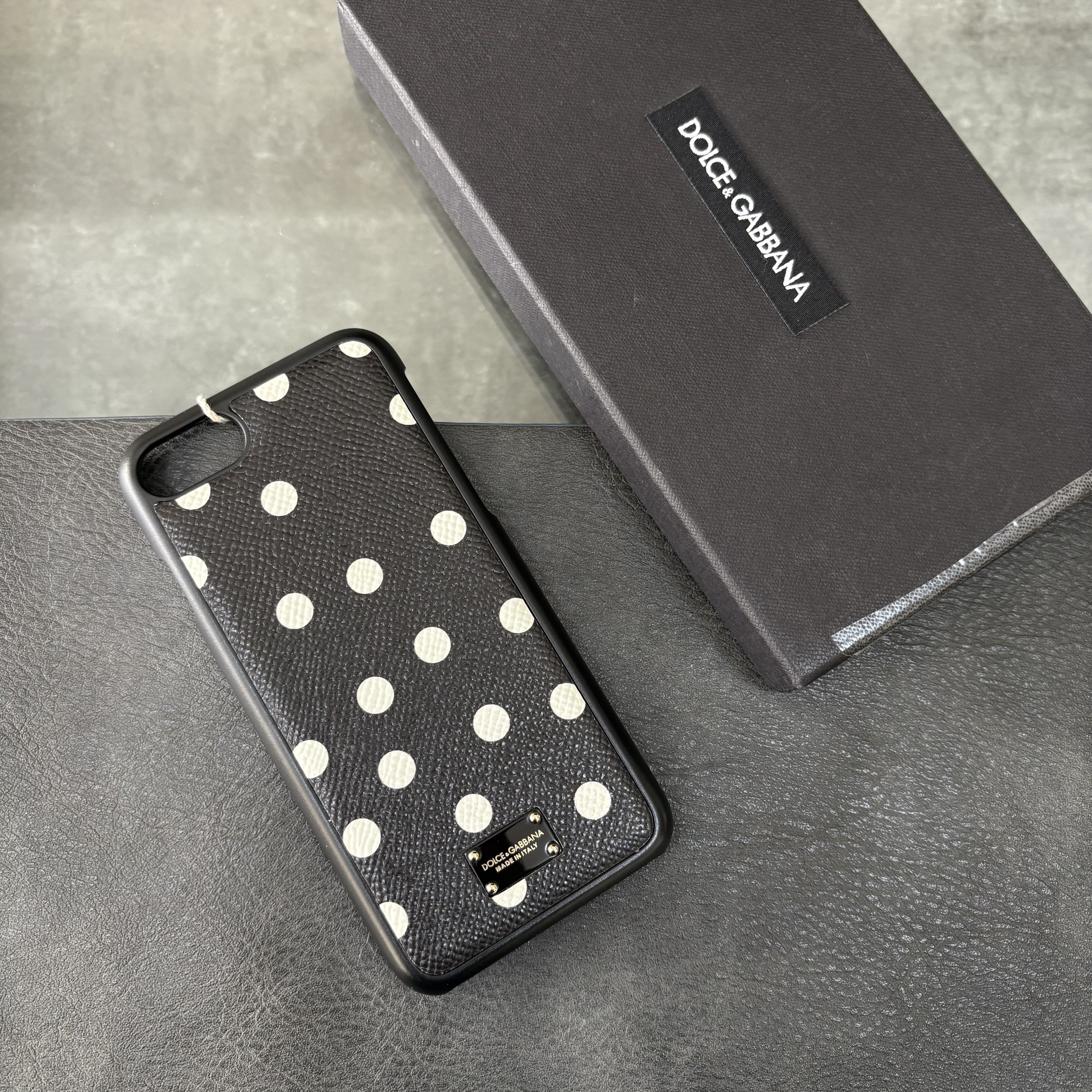 【国内即発送★処分価格】Dolce&Gabbana iPhone7/8 レザーケース