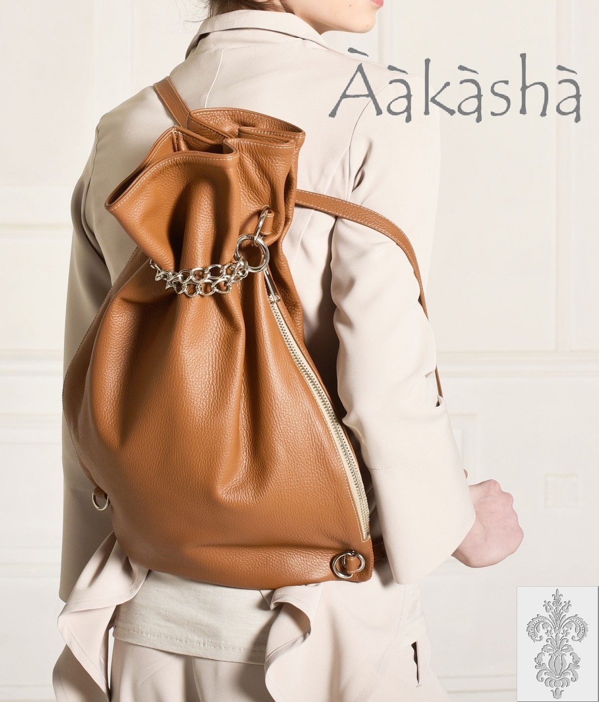 日本未入荷【Aakasha メタルチェーン 本革レザーバックパック】