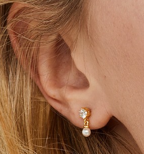 Shashi ピアス ドロップ パール キュービックジルコニア