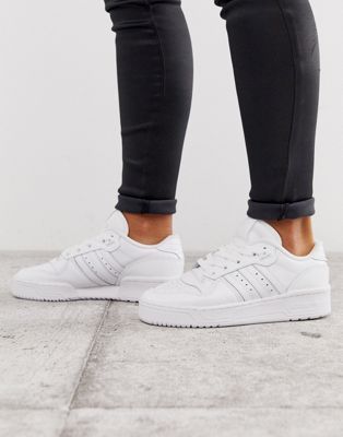 宅配便配送 セール★adidas アディダスのシンプルなホワイト スニーカー スニーカー 宅配便配送 セール★adidas アディダスのシンプルなホワイト スニーカー スニーカー