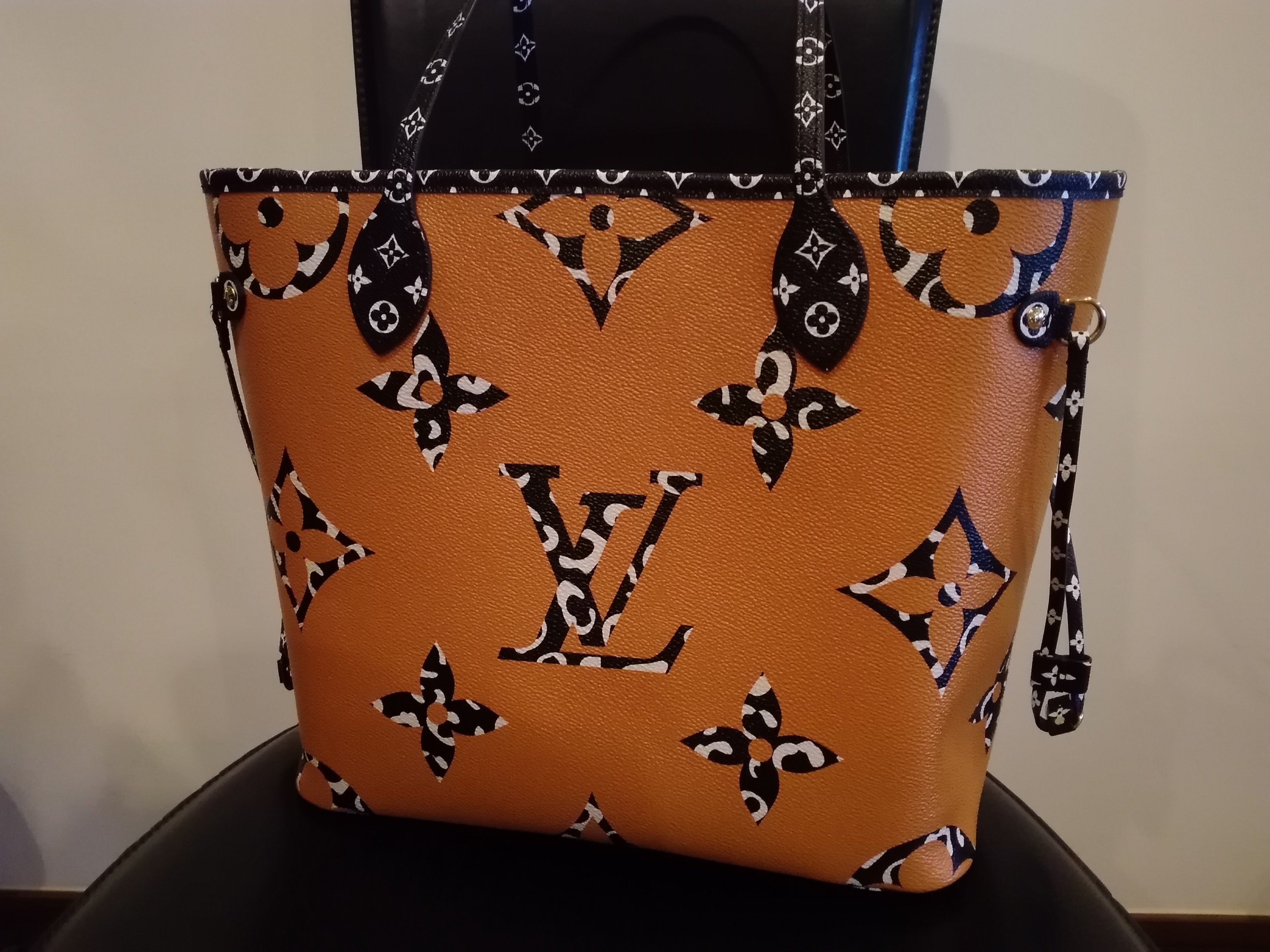 Shop Louis Vuitton NEVERFULL Leopard Patterns Unisex A4 2WAY Totes by  only_chanel_love