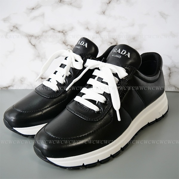 SALE《早いもの勝ち》PRADA★black sneakers★国内発送