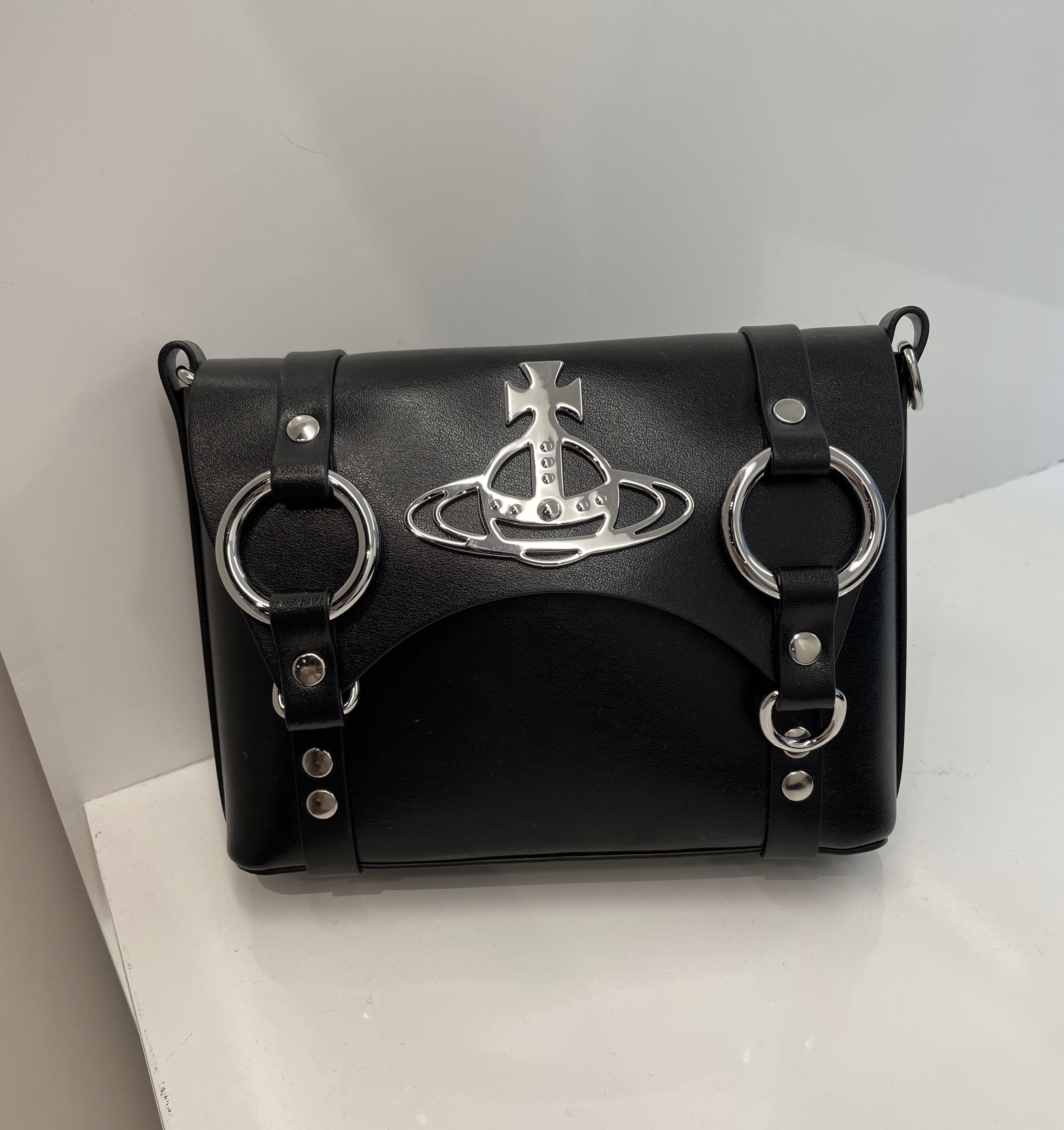 19/20新作☆vivienne westwood☆BETTYレザーショルダーバッグ黒