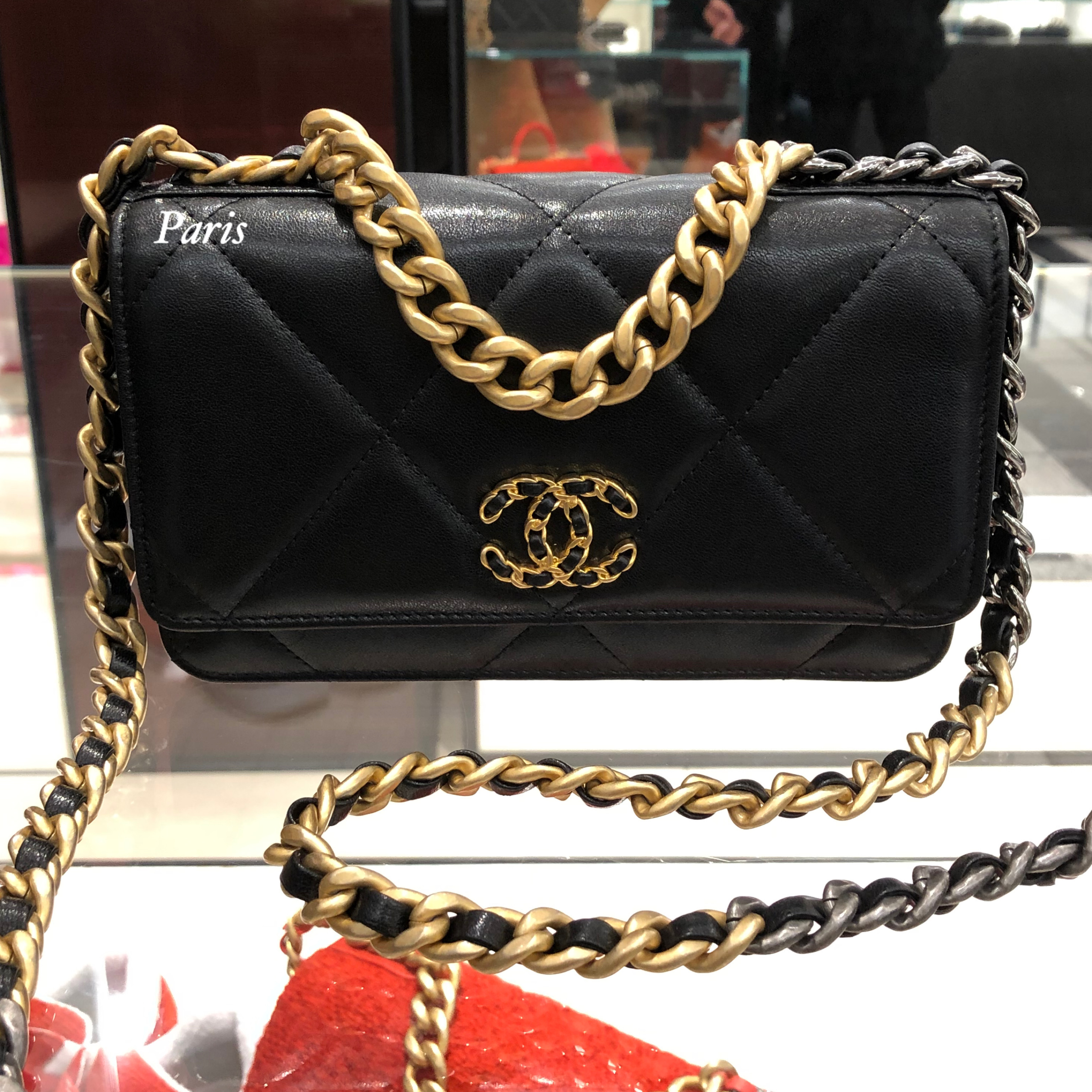 国内外の人気 20C!CHANEL《とってもお洒落♪》WOC CHANEL 黒ラムレザー 19 ショルダーバッグ・ポシェット 国内外の人気 20C!CHANEL《とってもお洒落♪》WOC CHANEL 黒ラムレザー 19 ショルダーバッグ・ポシェット