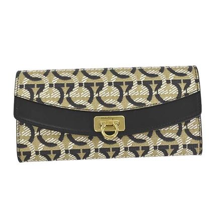 マルチカラー FERRAGAMO(フェラガモ) 長財布(レディース) - 海外通販の