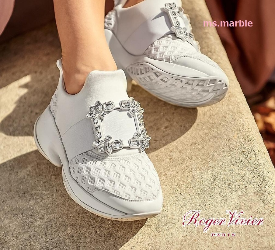 国内発| Roger Vivier Viv´ Run Strass Buckle スニーカー 限定特別