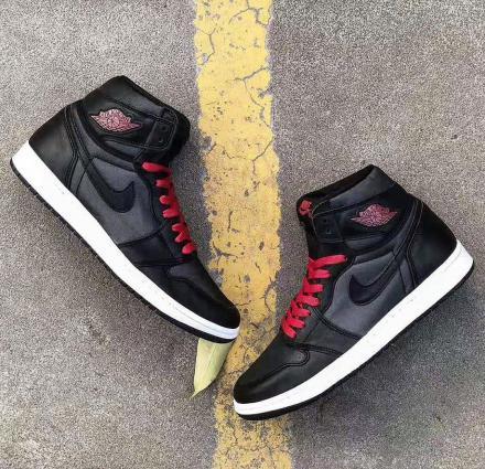 Nike スニーカー エアジョーダン1 レトロ ハイ OG ブラックサテン AIR JORDAN1(2)