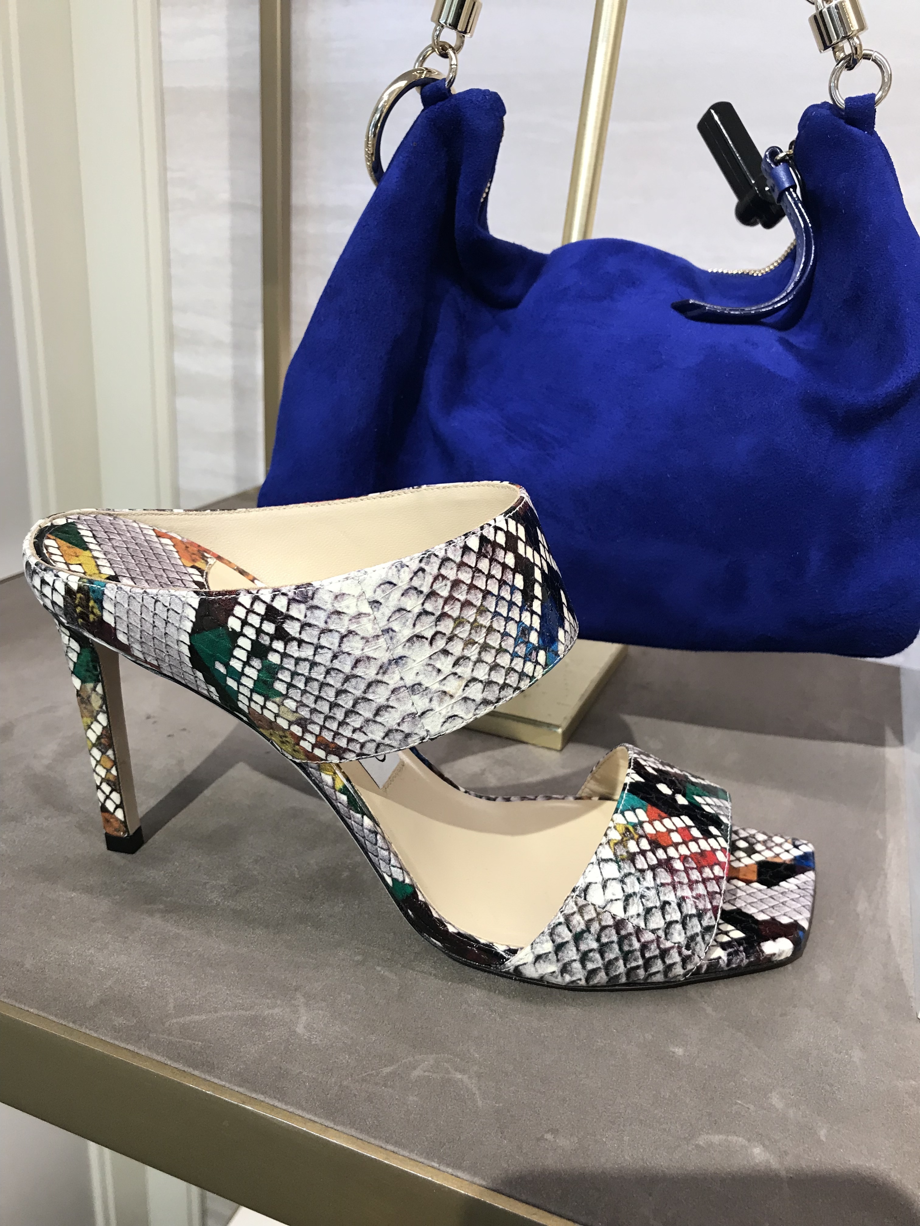 Jimmy★Choo(セールで破格)今すぐ欲しいゴージャスNanda/Gold JIMMY☆CHOO<最新で注目度NO1＞ゴージャスで欲しいHIRA85SANDAL