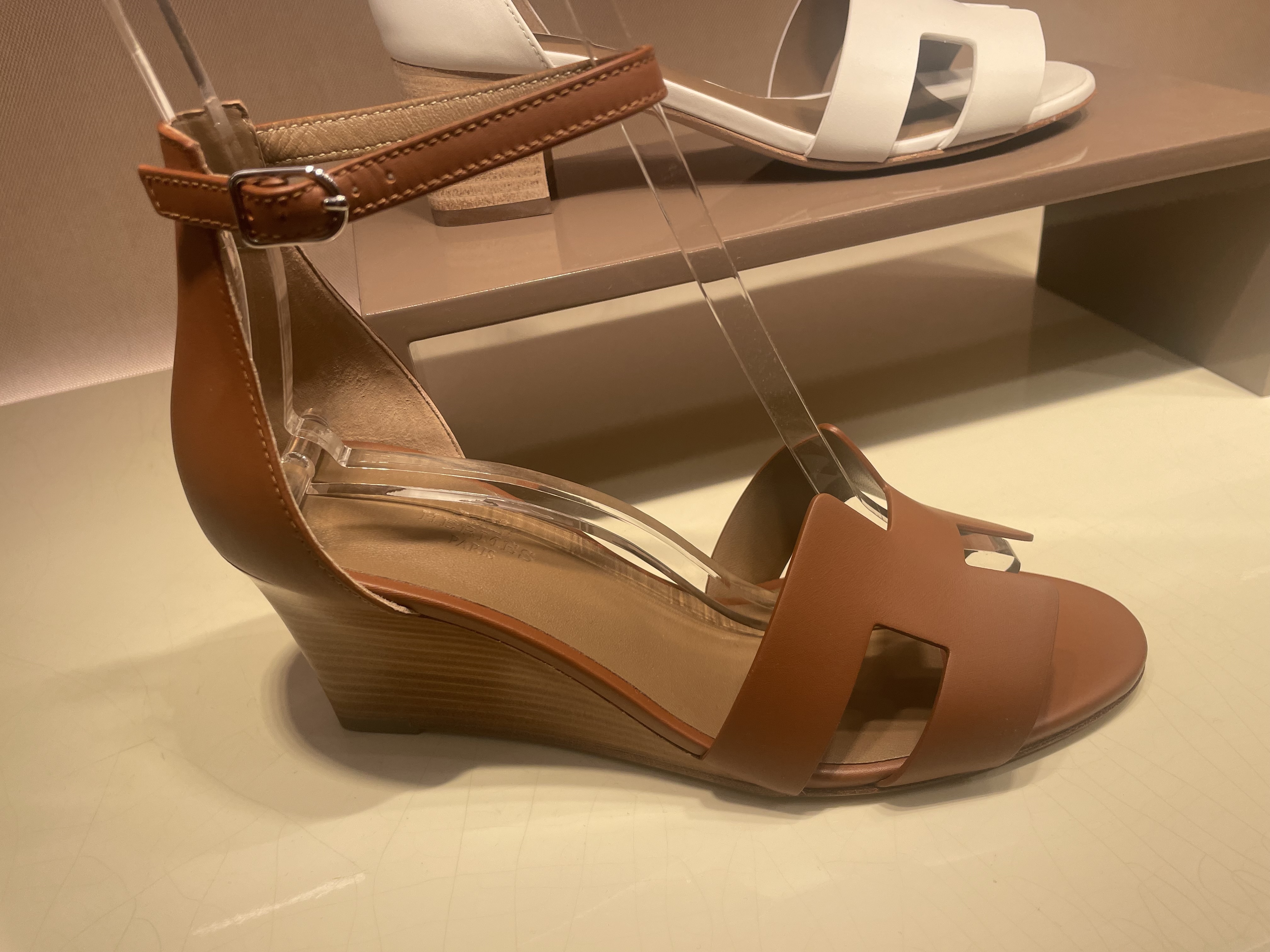 Hermes パリ本店 Legend 歩きやすく美脚のウェッジヒール