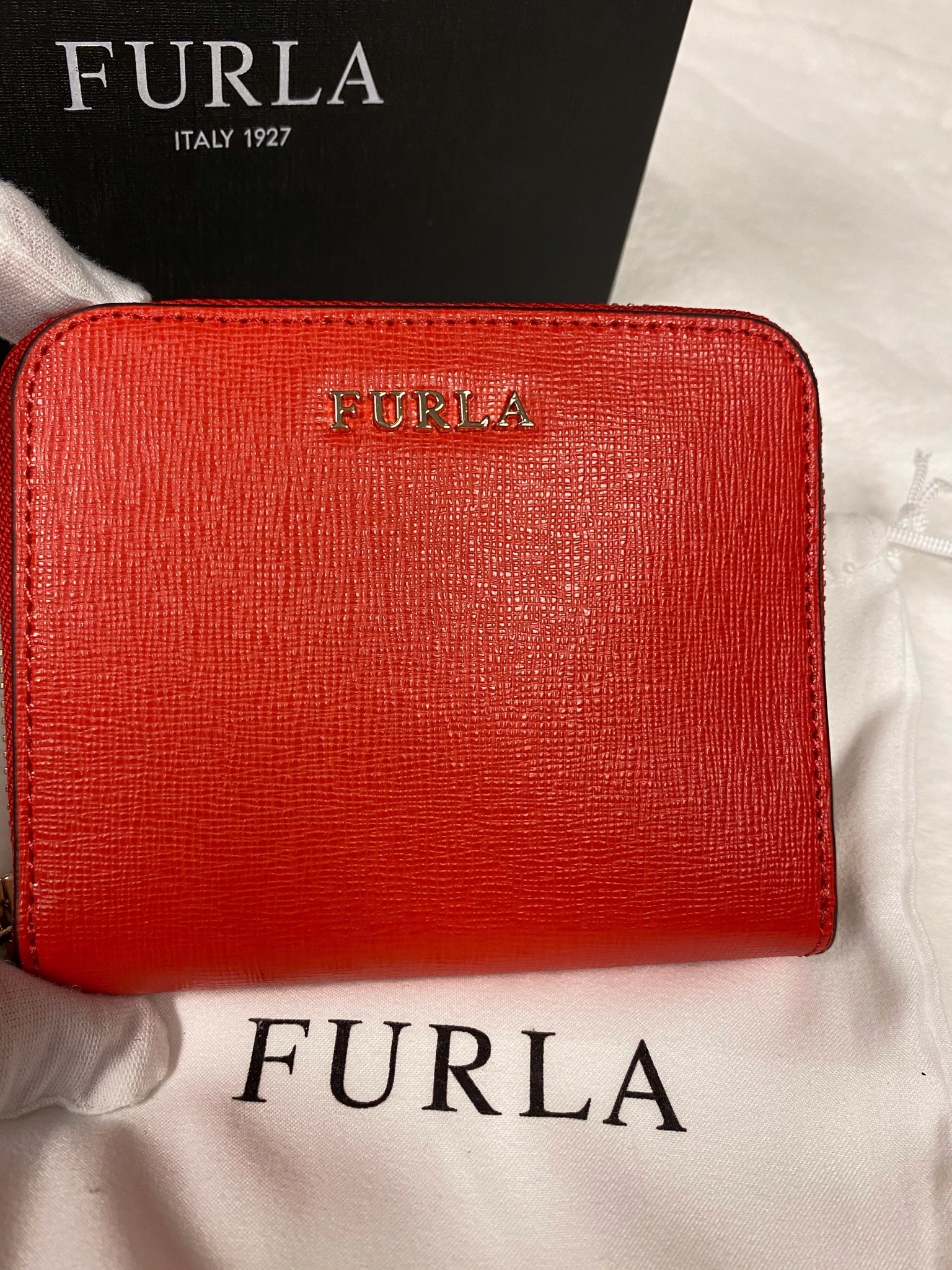 1点限定!!【FURLA】BABYLON ♪二つ折り♪KISS♪可愛い♪関税込