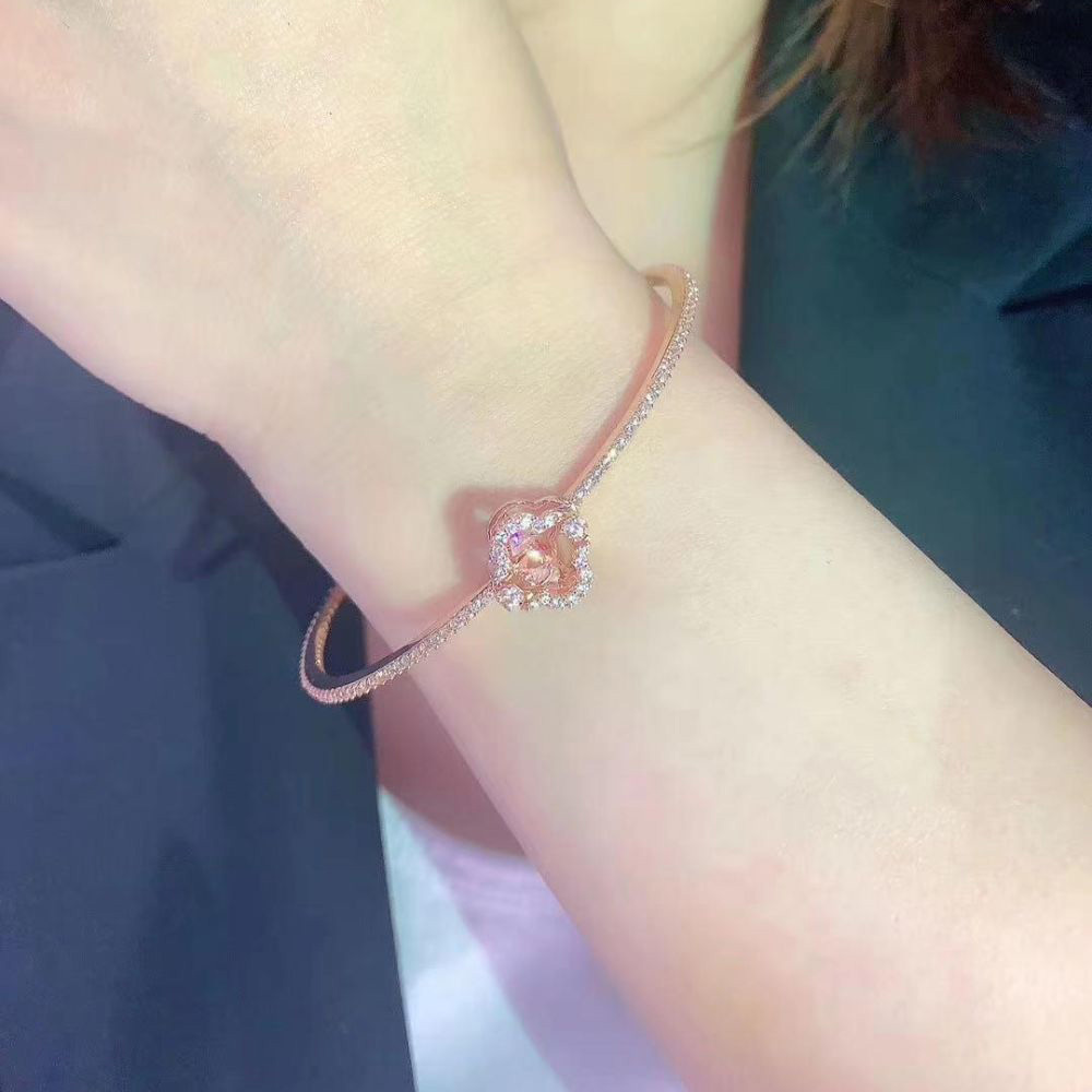 VIP価格【SWAROVSKI】スワロフスキー SPARKLING DANCE バングル