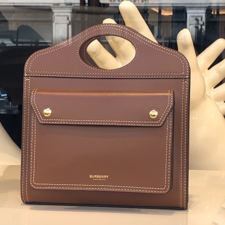 【追跡付き発送で安心】Burberry レザー ミニ トート 80280621 トートバッグ 【追跡付き発送で安心】Burberry レザー ミニ トート 80280621 トートバッグ