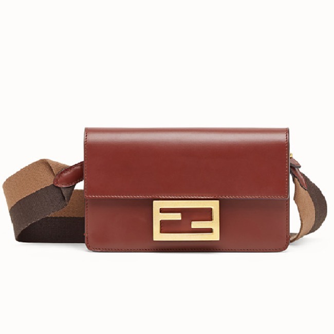 20SS 日本未入荷【FENDI】カーフレザー フラット バゲット 4色