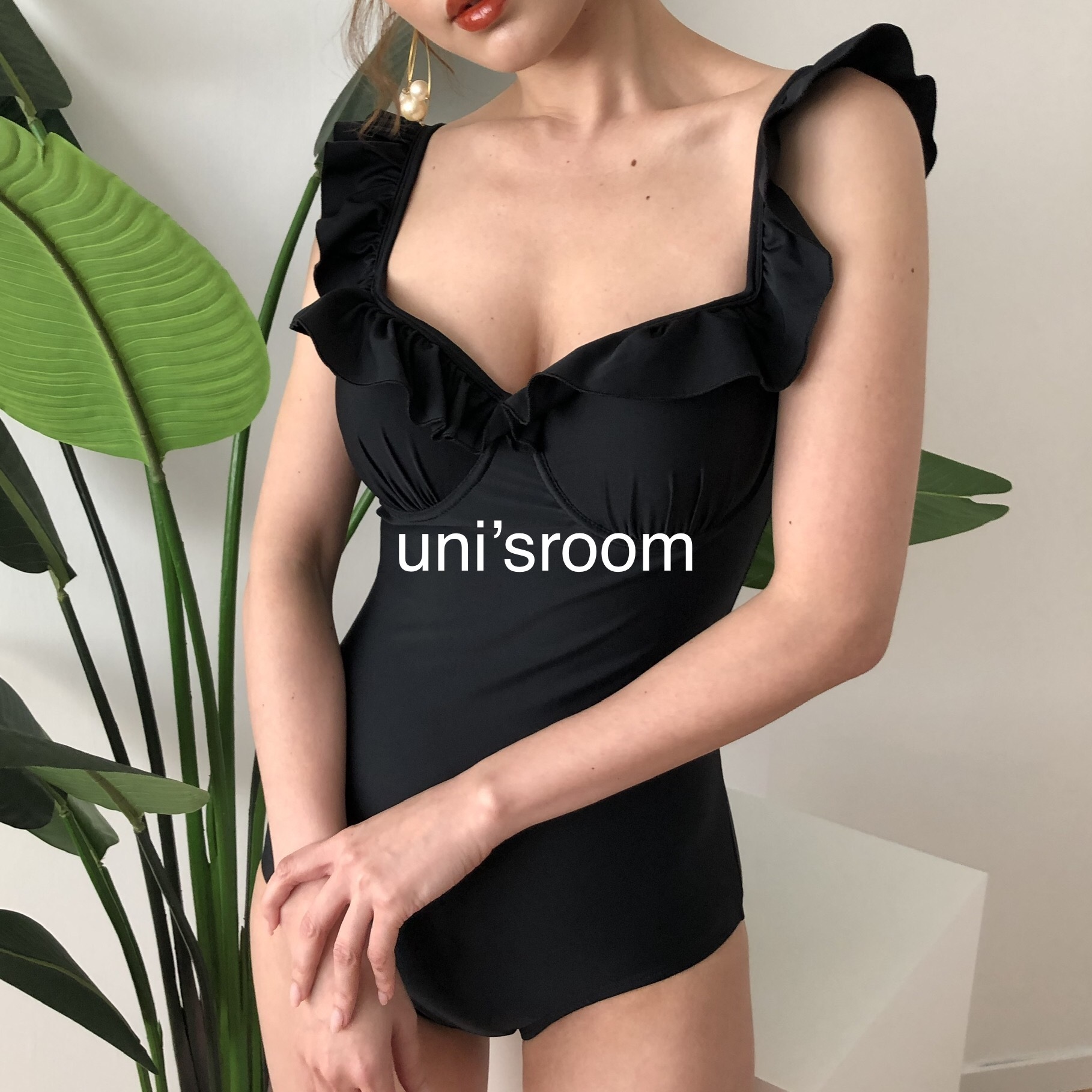 uni's room■幼すぎないフリル！バスト綺麗 ワンピース水着 BK