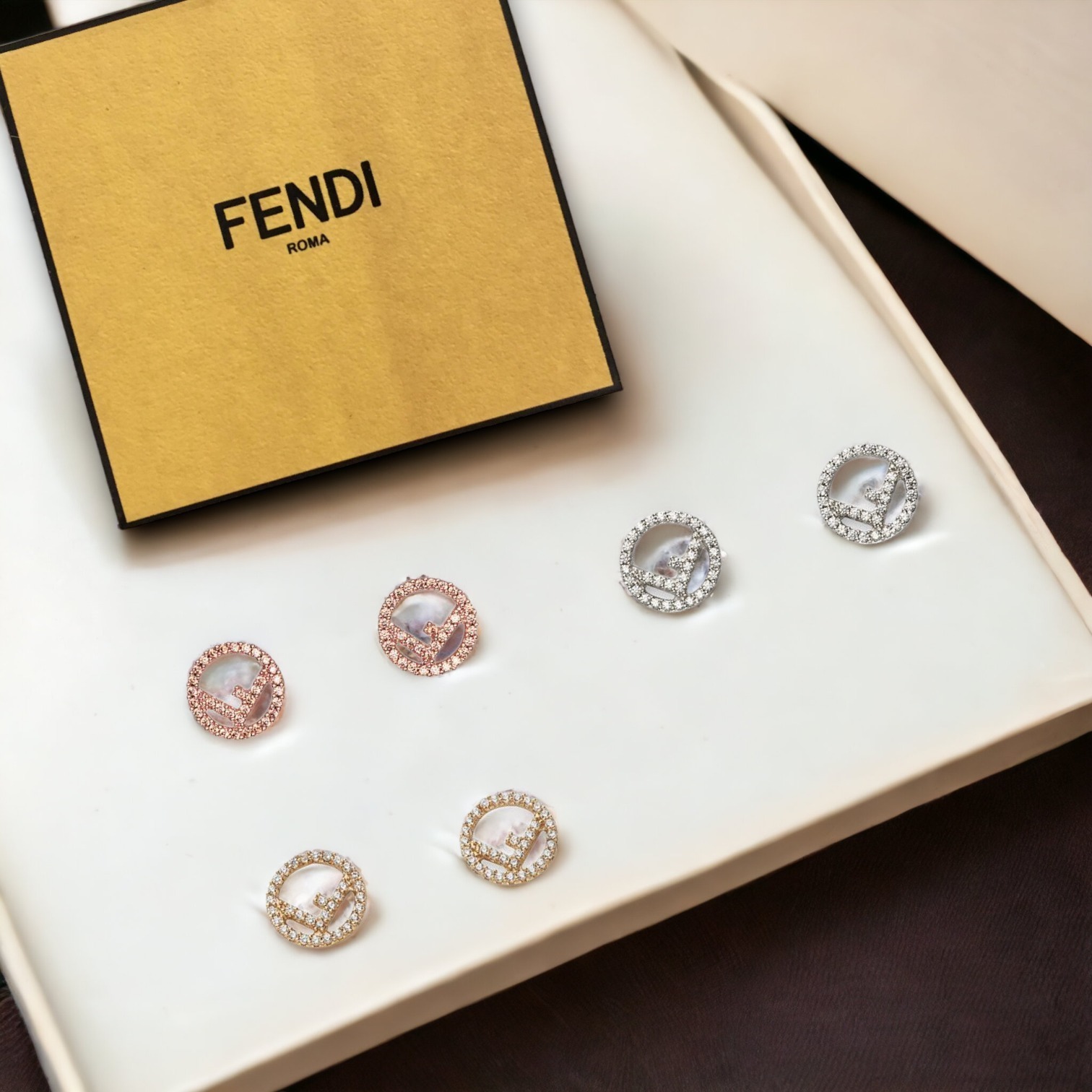 FENDI ★送料込み★ F IS FENDI ロゴ ピアス / ４色