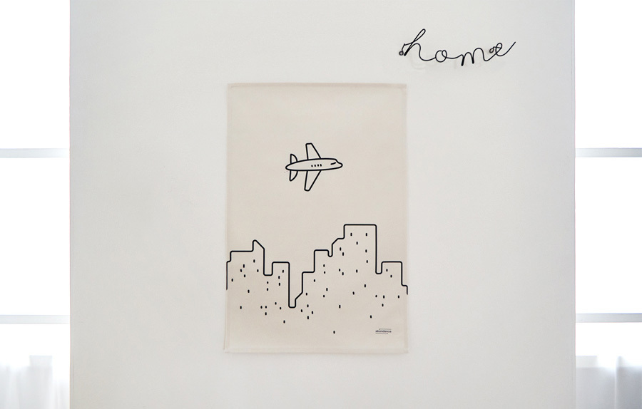 【abundance】海のイラスト ファブリックポスター(XL)_150X103cm abundance】飛行機イラストファブリックポスター(L)_100X90cm