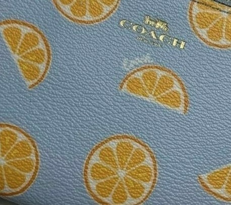 セールCoachフルーツプリントコーナージップリストレットポーチ