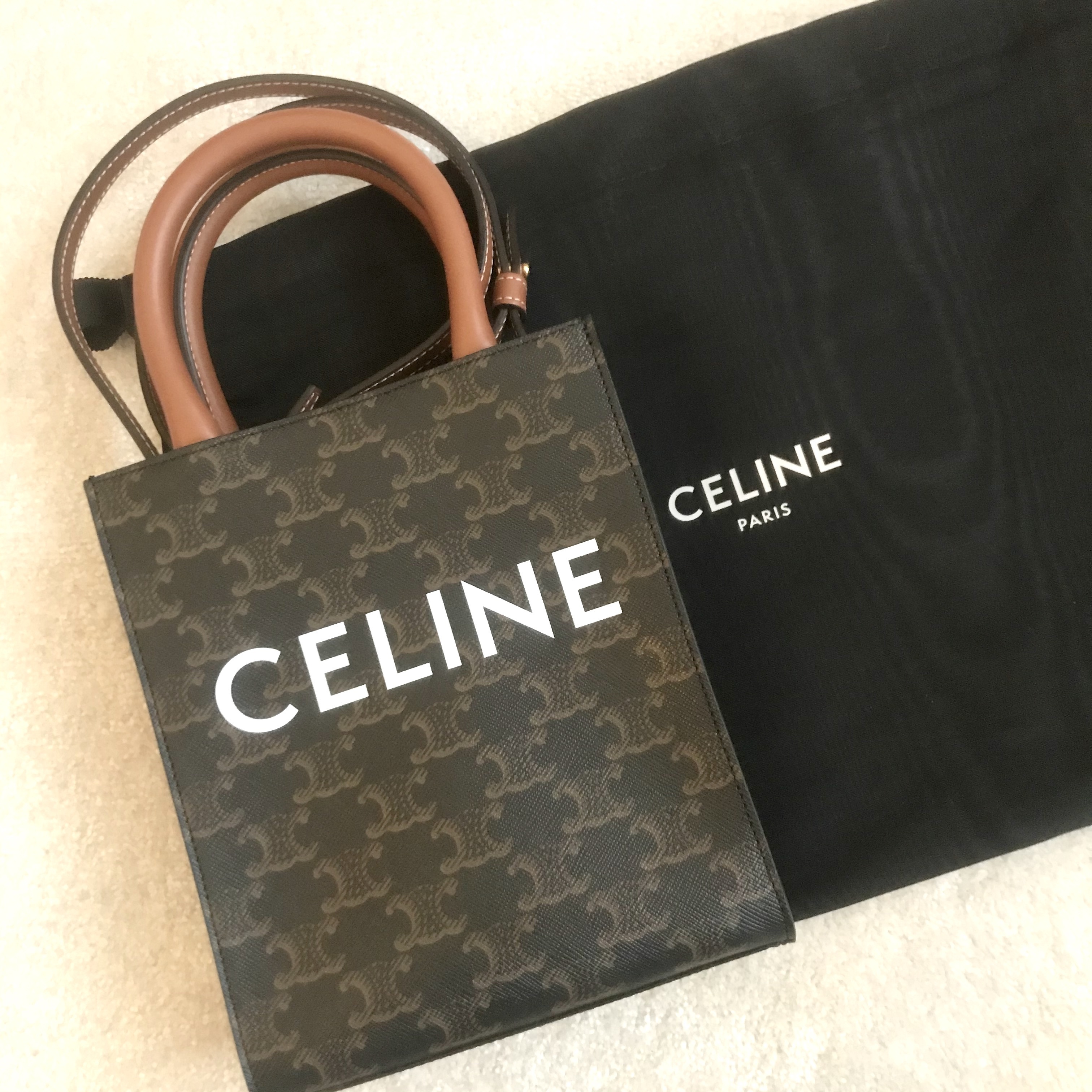 送料込【CELINE】MINI VERTICAL CABAS IN TRIOMPHE CANVAS