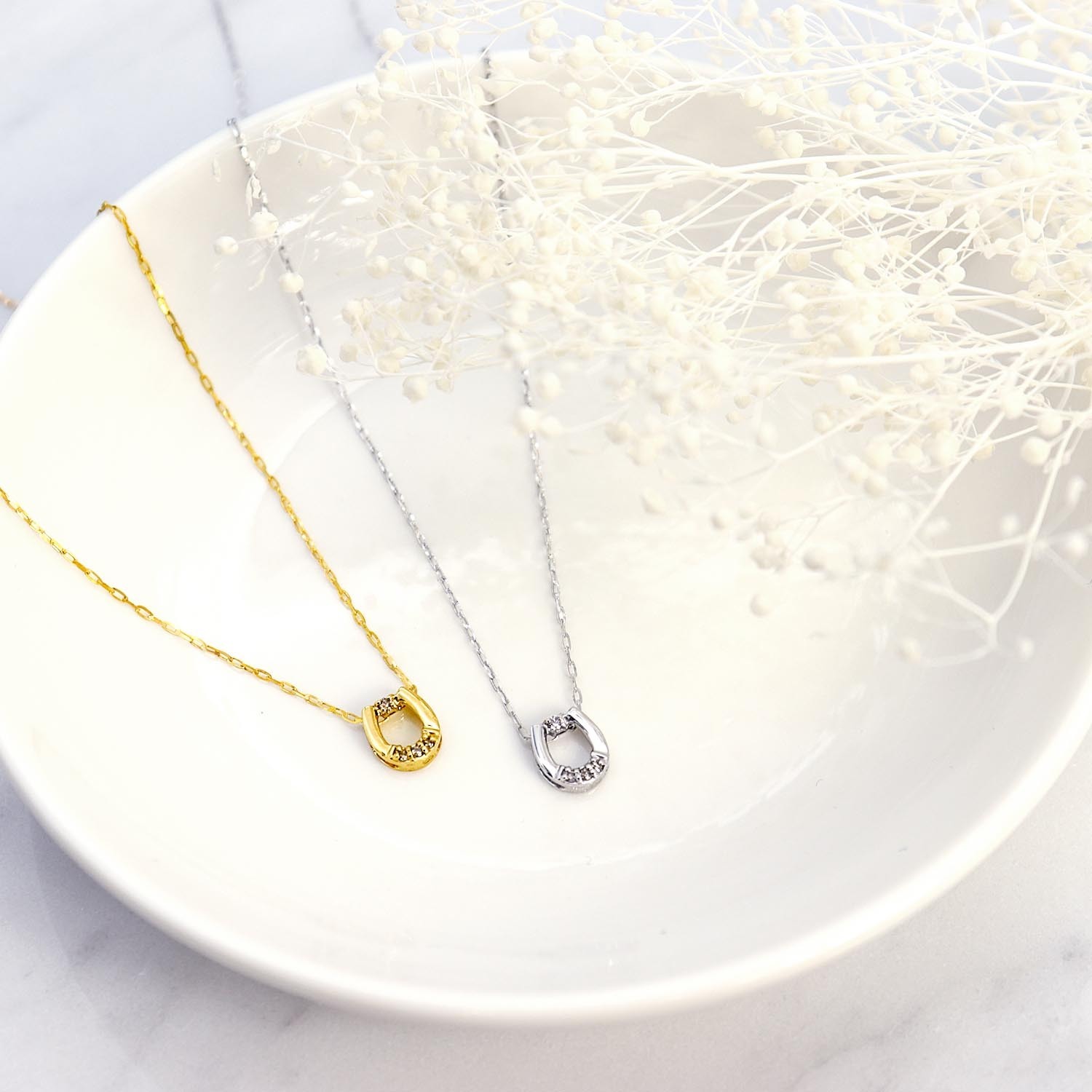 ララクリスティー 馬蹄 ネックレス ダイヤ 0.03ct プラチナ