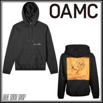 新作入荷【OAMC】ロゴプリント スウェットシャツ ブラック 綿100 (OAMC 新作入荷【OAMC】ロゴプリント スウェットシャツ ブラック 綿100 (OAMC