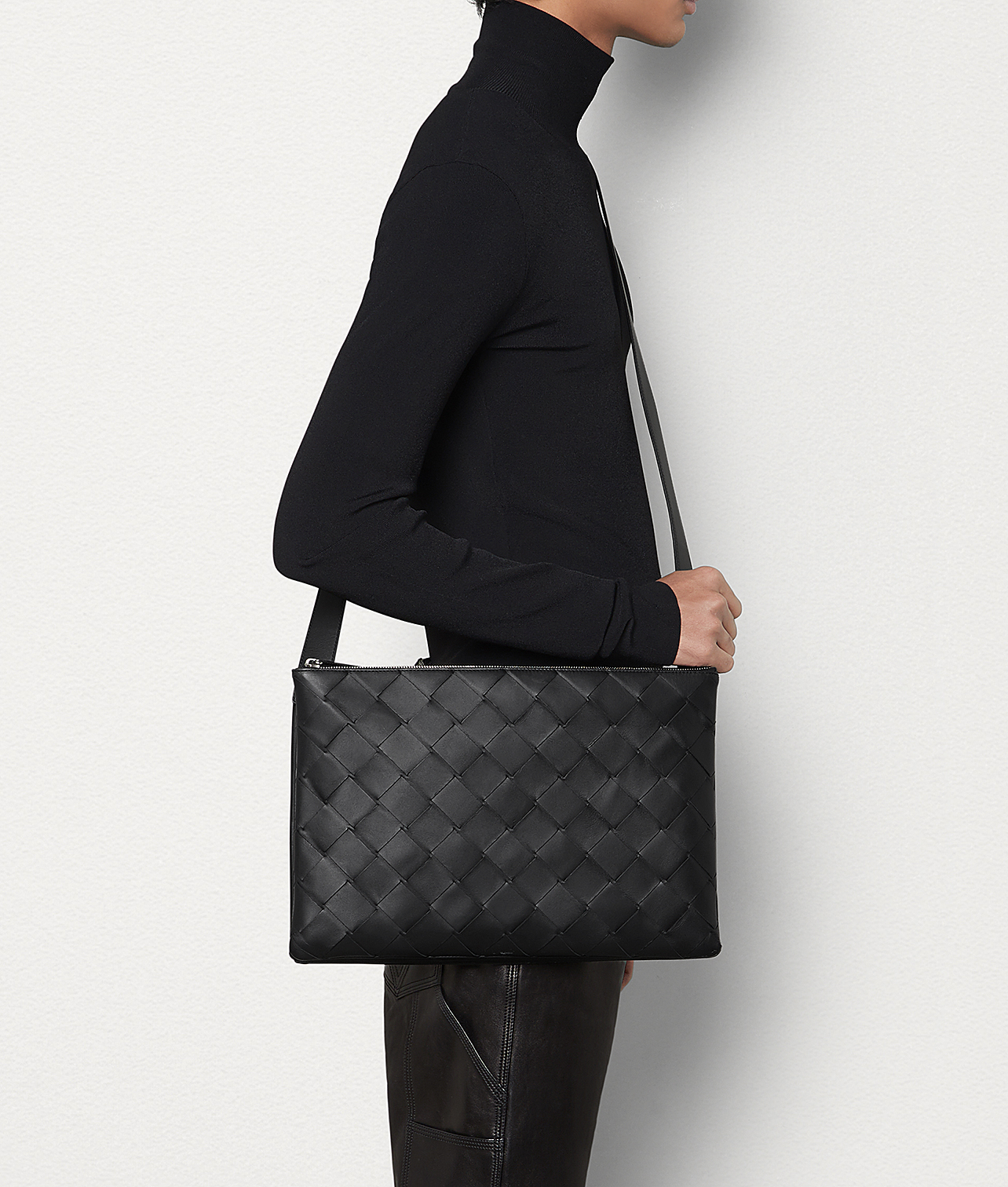 Bottega Veneta】イントレチャート メッセンジャーバッグ
