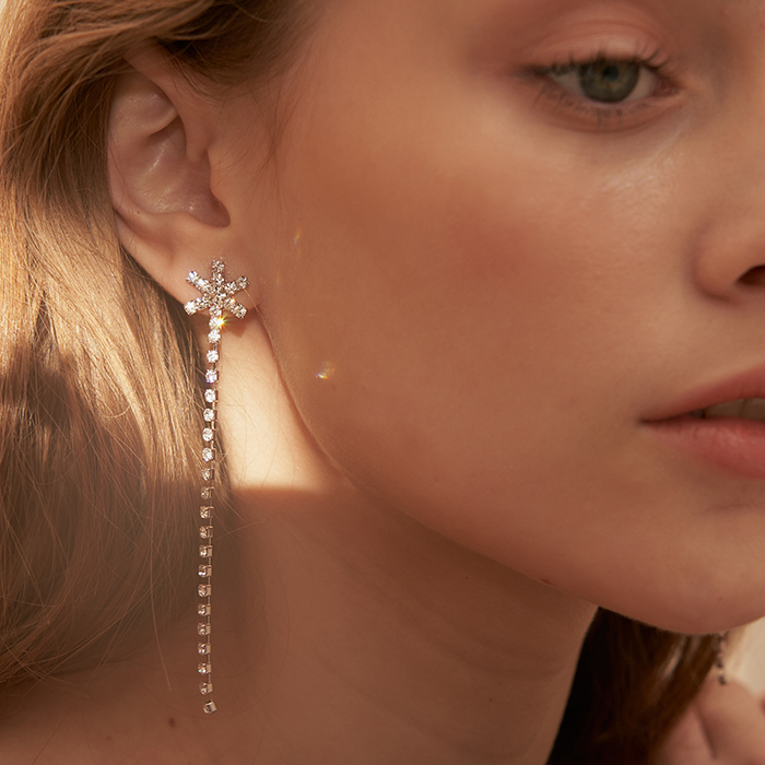 【mzuu】Holiday Snowflake Drop Earrings