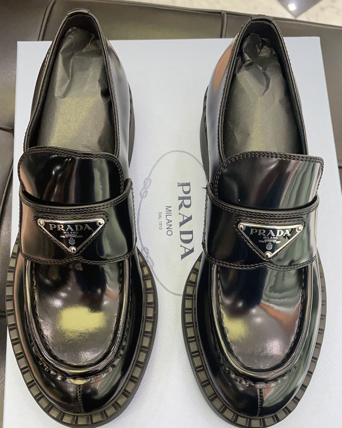 【エレガント】PRADA ブラッシュドカーフレザー モカシン 新作】PRADA◇ブラッシュド レザー モカシン Nero (PRADA