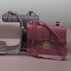 すぐ届く∞MiuMiu国内発∞ベルト ロゴ ショルダーバッグ