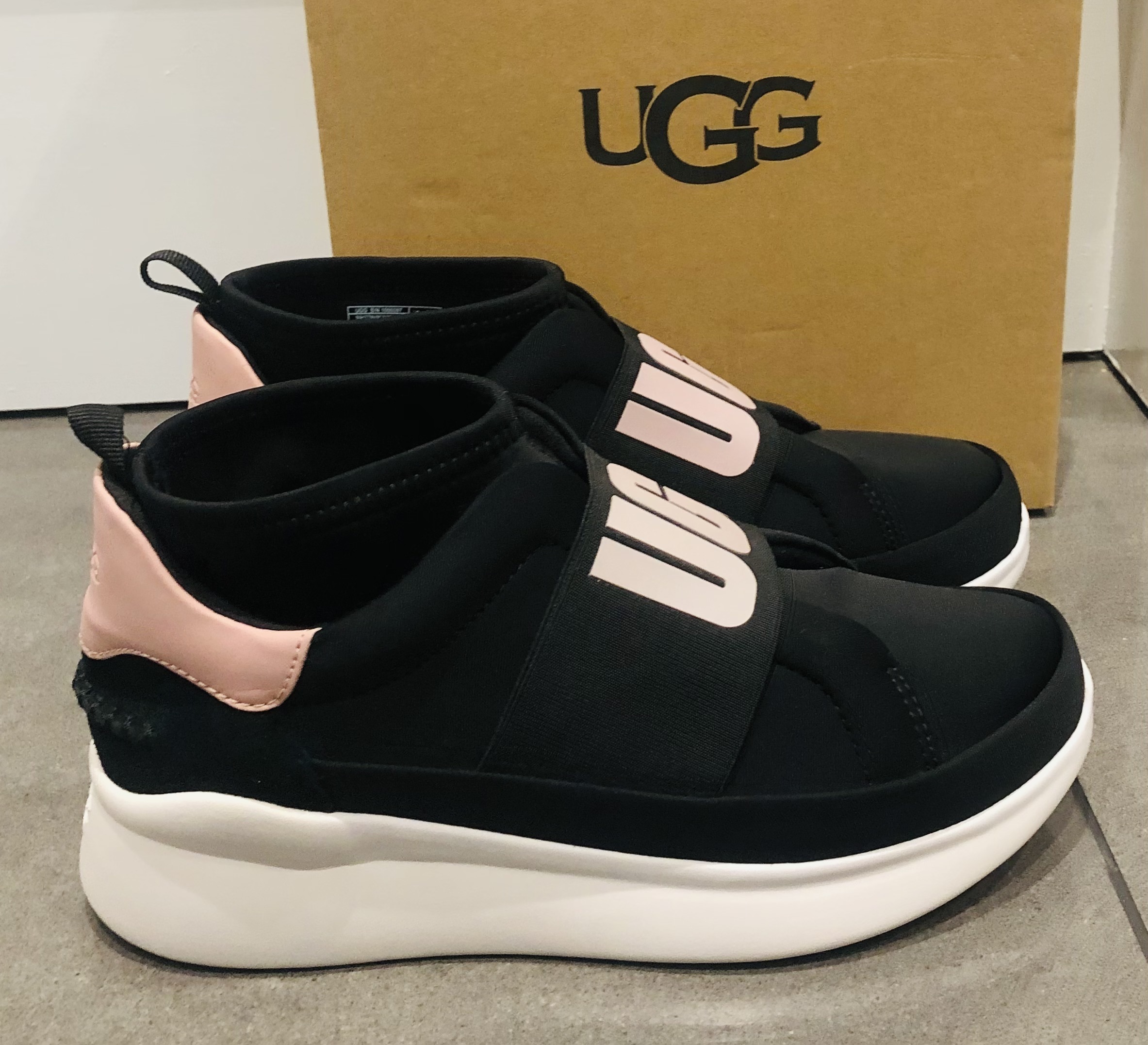 SALE仕入れ★UGG Neutra スニーカー BLACK&PINK