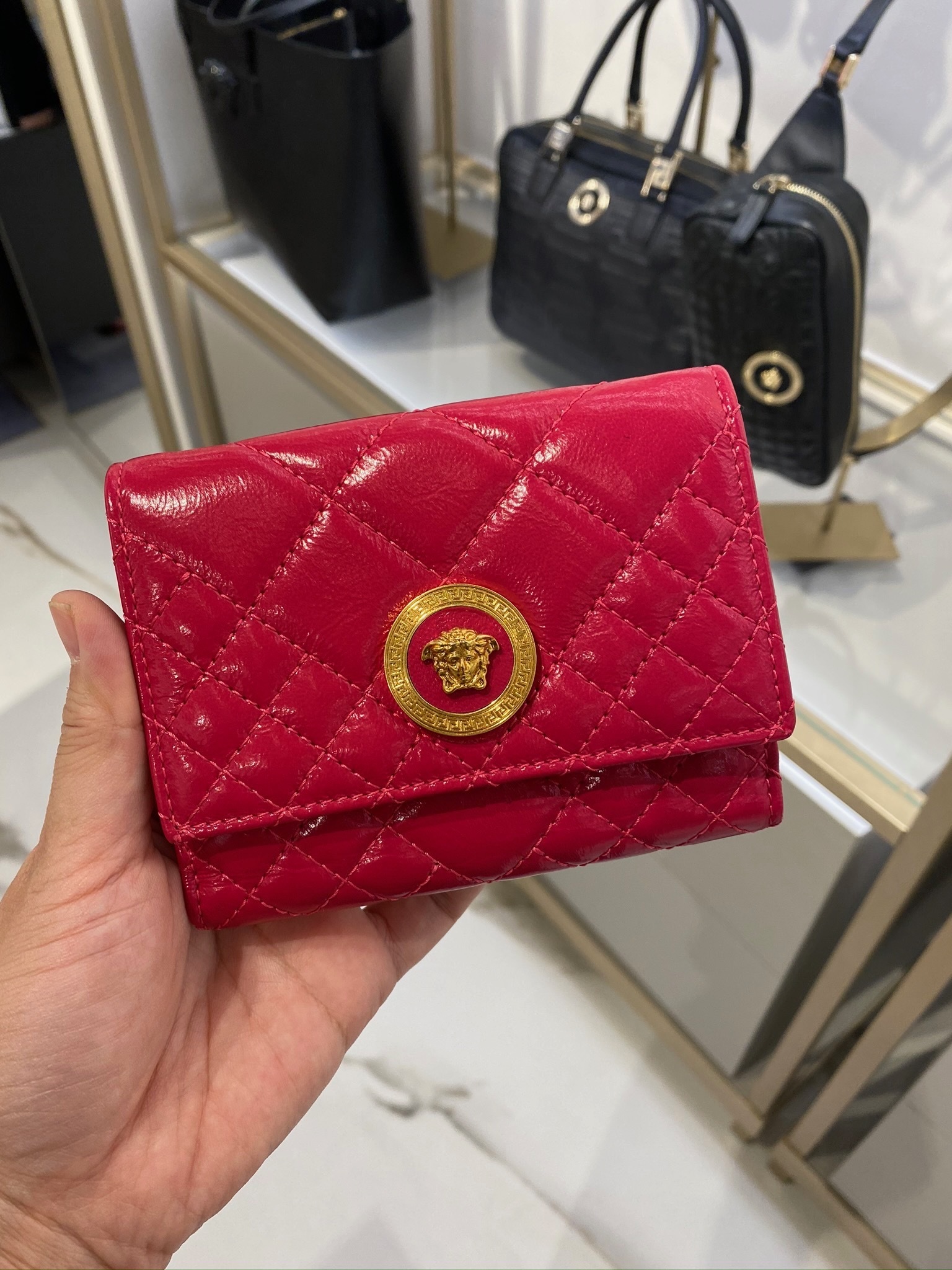 希少!SALE!【VERSACE】メデューサ☆Quilted☆折りたたみ☆ピンク