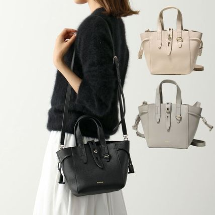 ブラック(黒)系 FURLA x ハンドバッグ(レディース) - 海外通販のBUYMA
