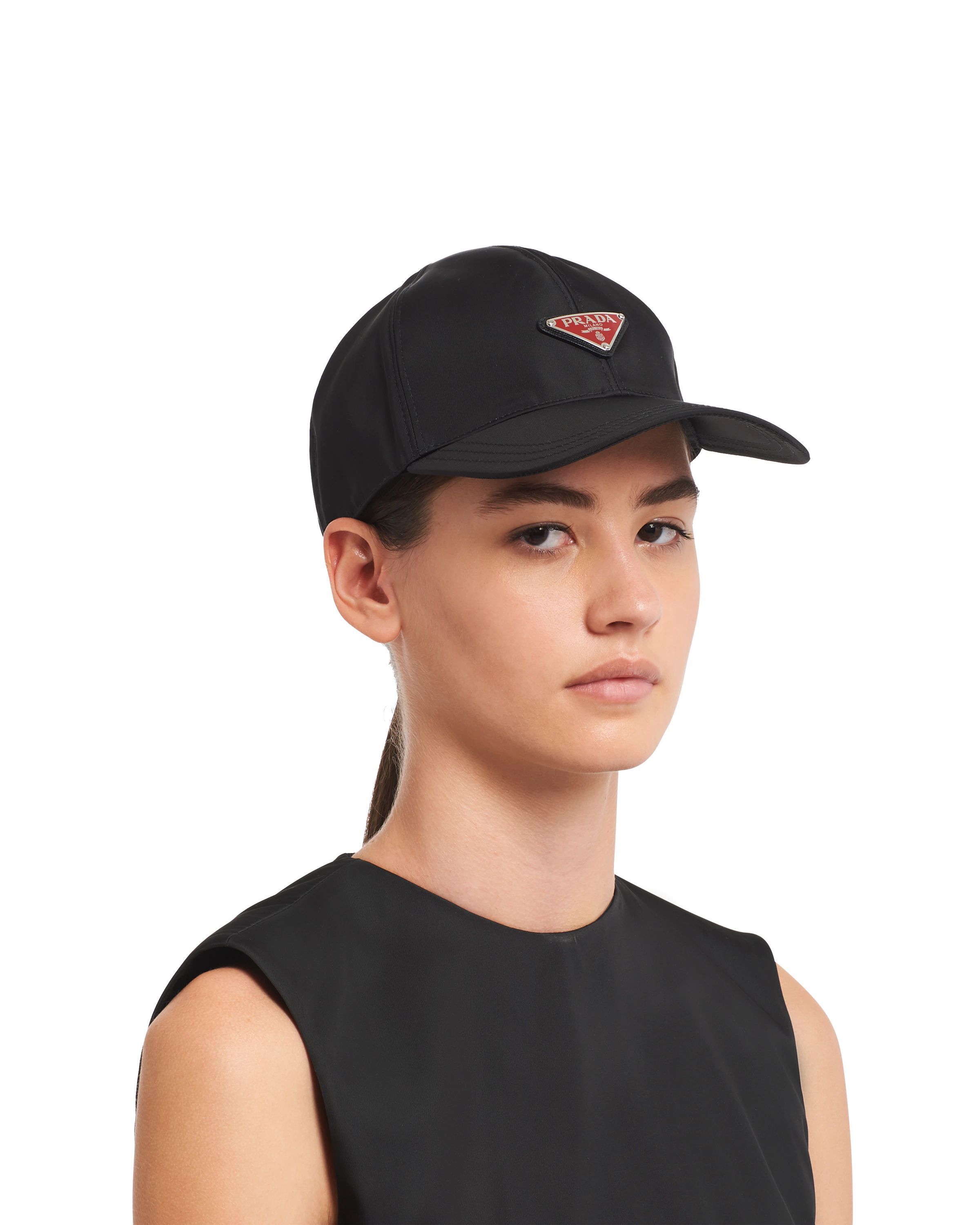 【PRADA】エナメル三角ロゴ入り ナイロンキャップ 1HC231_2DCQ 【PRADA】エナメル三角ロゴ入り ナイロンキャップ 1HC231_2DCQ
