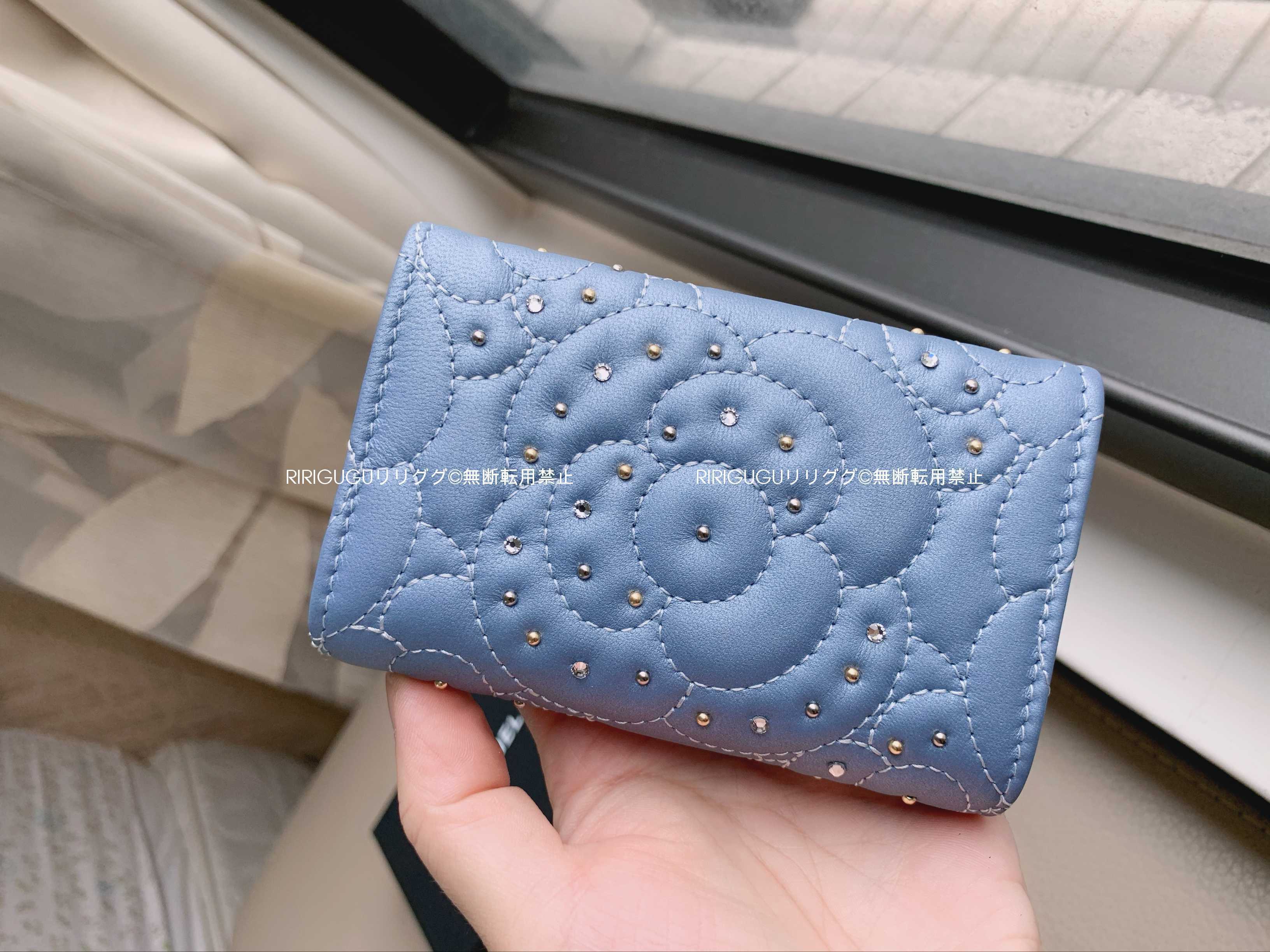 シャネル)A81937☆カメリア型押☆フラップ カードケース (CHANEL
