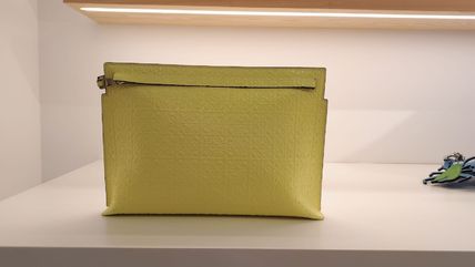 LOEWE(ロエベ) クラッチバッグ(メンズ) - 海外通販のBUYMA