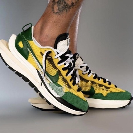 Nike Vaporwaffle sacai スニーカー イエロー CV1363-700