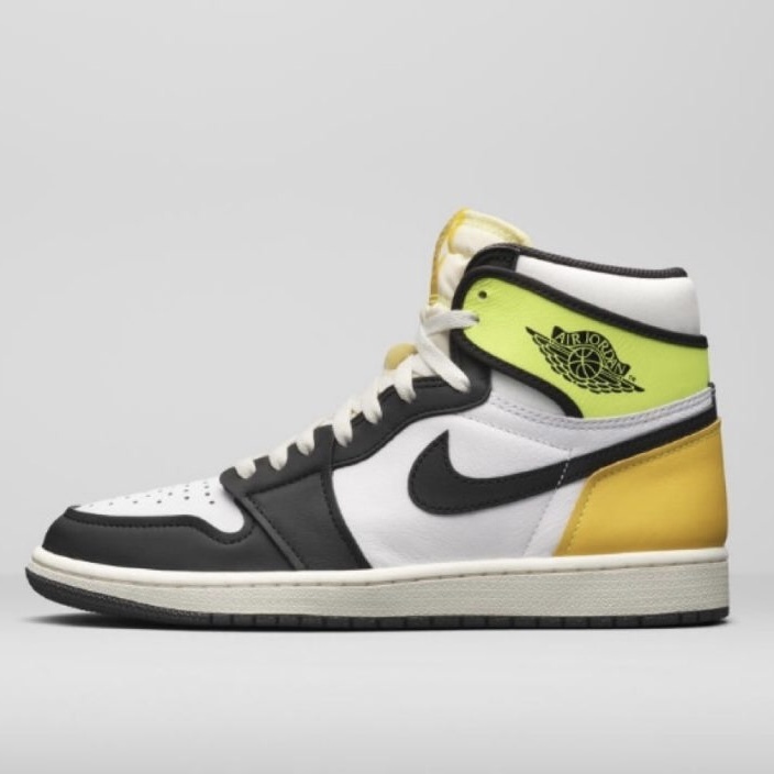 スニーカー Nike Jordan 1 Retro High White Black Volt University Gold
