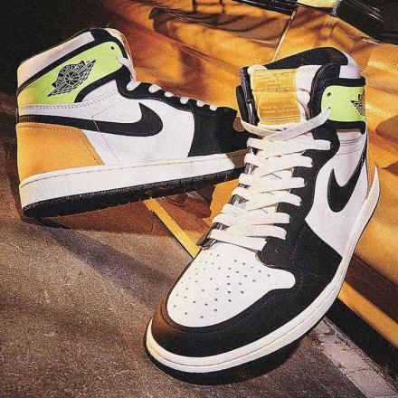 国内発送 NIKE AIR JORDAN 1 VOLT GOLD 22~30㎝