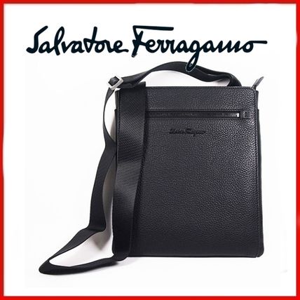 FERRAGAMO(フェラガモ) ショルダーバッグ(メンズ) - 海外通販のBUYMA